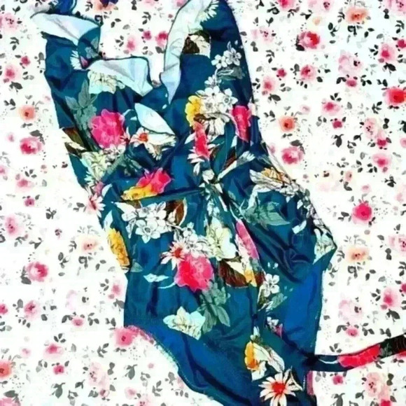 NWOT Modcloth Ruffled Swimsuit - Picture 3 of 3